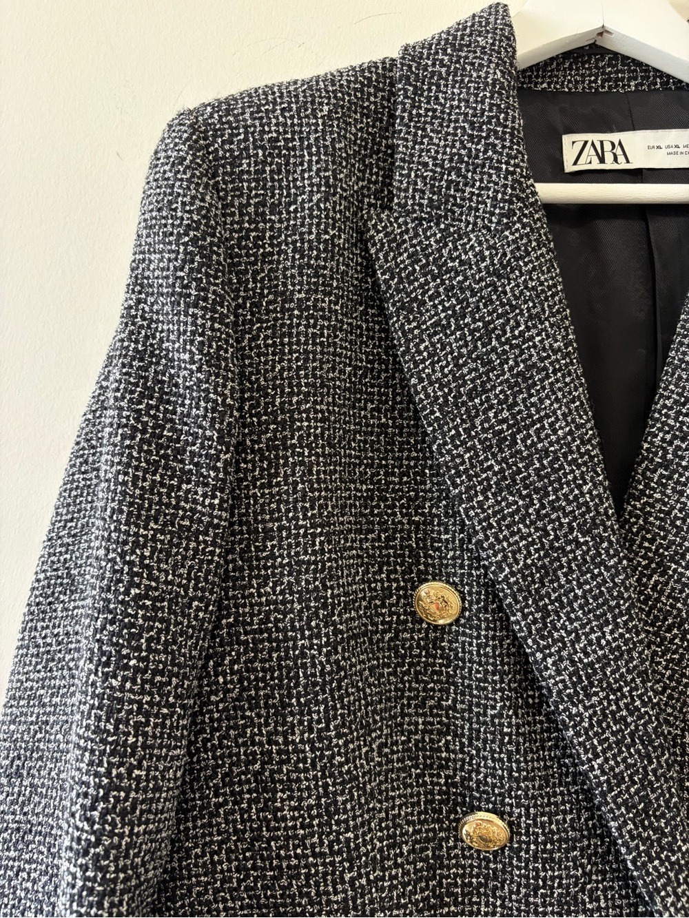 ZARA Bloggers Textured Tweed Double-Breasted Blazer with Gold Buttons - Picture 10 of 14